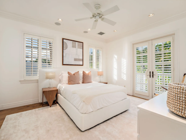 Luxury Vacation Residence in Palm Beach - Steps to Beach with Fire Place & Pool
